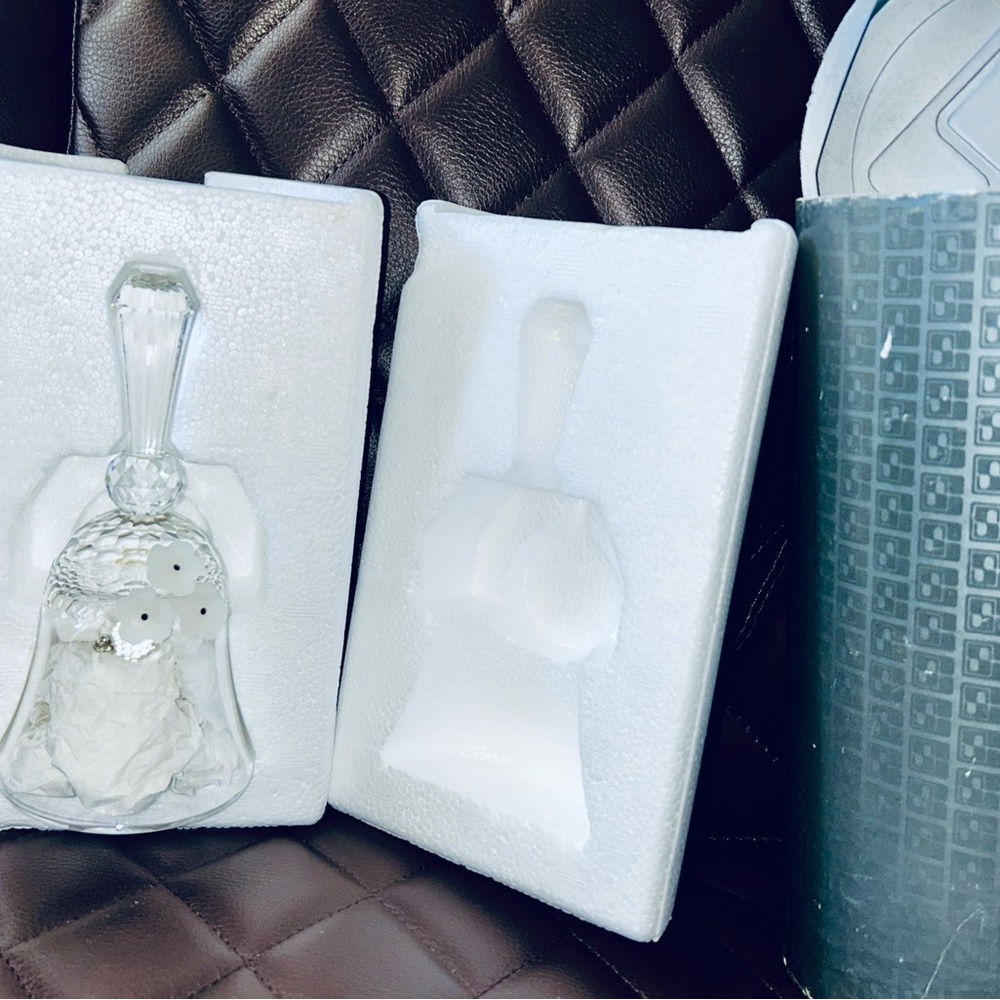 NWT Bell Boxed Swarovski Austrian Crystal made packaged secure w/Floral Design